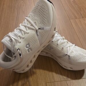 Women's On Cloud Shoes, Surfer 2, Size 9, White. New Without Box